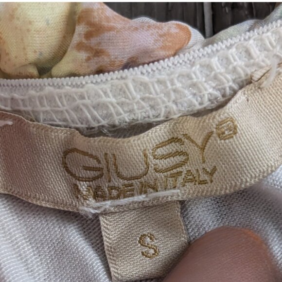 Giusy, Silk Ruffle Cold Shoulder Light Pastel Floral Silk Blouse, Sz S, ITALY - Picture 3 of 8